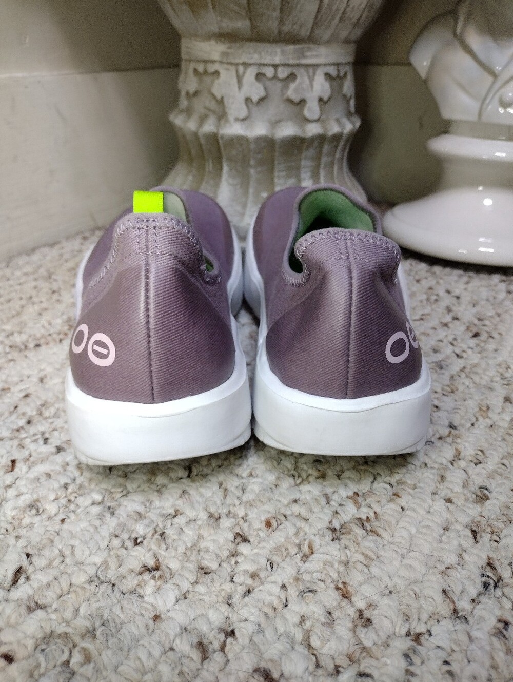 OOfos Women's OOmg eeZee Low Shoe In Purple/Mauve Colorway - Picture 7 of 11